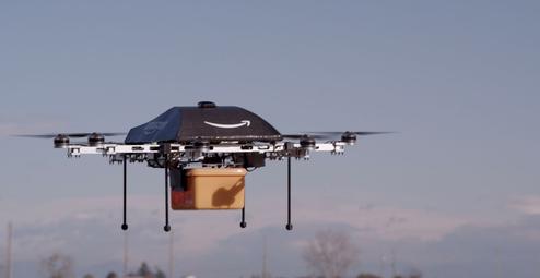 Dauert noch, bis diese Dinger die Sonne verfinstern: Eine Drohne bei der Arbeit - im Amazon-Experiment. (Bild: www.amazon.com)