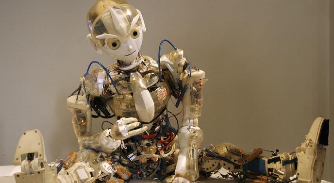 Humanoide Roboter wie 'Kotaro' beherrschen, wenn berhaupt, stets nur eine Fertigkeit. Dieser hier ist wohl auf Niedlichkeit optimiert. (Bild: Manfred Werner - Tsui / wikipedia.org)