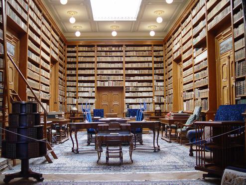 Wird immer mehr zum Museumsstck: Die physische, anfassbare Bibliothek aus totem Baum. (Bild: Maros / wiki commons)