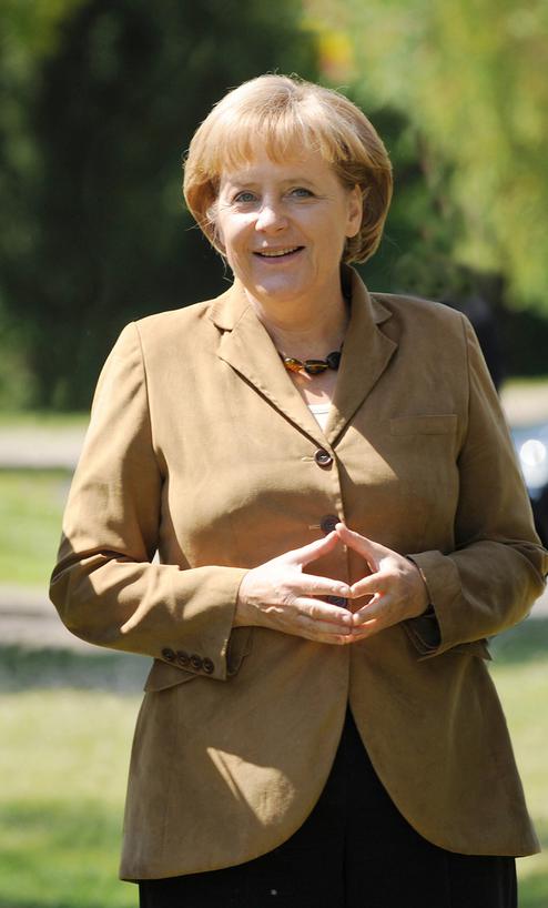Bundeskanzlerin Angela Merkel wnscht Verlegern &#34;alles Gute fr die Zukunft&#34;. (Bild: obs/Fielmann AG)