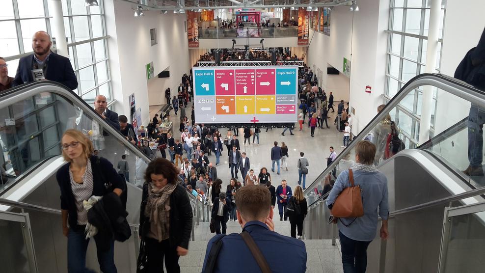 Blick ber den Hauptgang der Dmexco (Bild: Sebastian Halm)