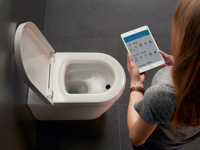 Biotracer: das erste App-gesteuerte WC mit automatischer Urinanalyse. (Bild: Duravit)