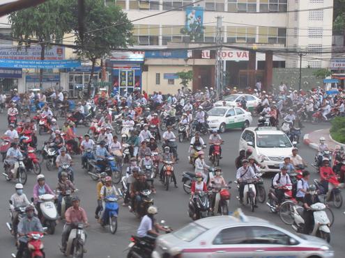 Schtzungsweise zwei Millionen Mopeds gibt es in der aufstrebenden vietnamesischen Metropole Ho-Chi-Minh-Stadt (Bild: tomtomtom)