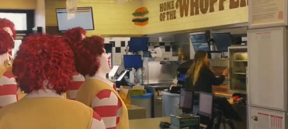 Burger King lie von der Wiener Social-Media-Agentur The Guardians of Social Media und physixe.cgi Dutzende virtuelle McDonalds-Clowns in die Burger King-Filiale am Wiener Gaudenzdorfer Grtel schicken. Der virale Clip wurde mehr als 1,5 Millionen Mal angeklickt und ber 10.000-mal geteilt. (Burger King)