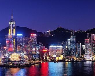 Aus Chinas oder Hongkongs Hafen lassen sich Warensendungen oftmals billiger nach Deutschland versenden als Inlands - das hinterlsst Spuren im Handel. (skeeze / pixabay.com)