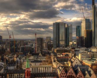 Frankfurt arbeitet unter Hochdruck: Eine Kooperation der deutschen Banken will bis Ende dieses Jahres das Onlinebezahlverfahren Paydirekt auf den Weg bringen. (Mikka Luster)