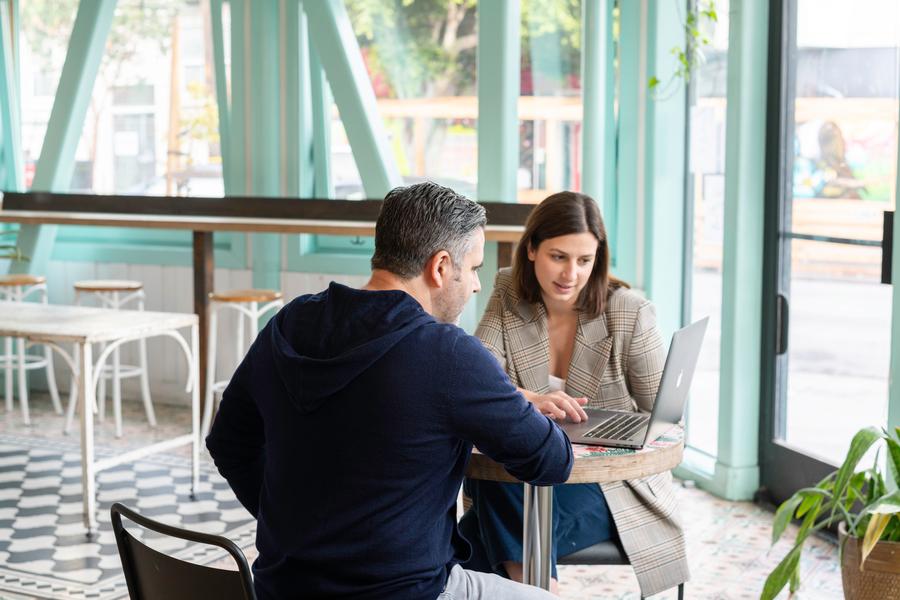 Direkte Vertriebsgespräche bleiben wichtig (LinkedIn)