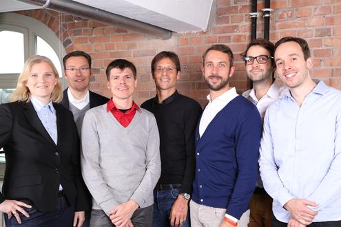 von li. nach re.: Stefanie Ldecke, CSO Zanox; Joachim Piroth, CFO Zanox; Christian Rebernik, CTO Zanox; Thomas Joosten, CEO Zanox; Christian Mller, Tobias Schlottke, Philipp Westermeyer, Grnder und Geschftsfhrer Metrigo (Bild: Zanox)