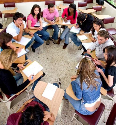 Schler im Flipped Classroom, bei dem sich die Schler eigenstndig zuhause auf den Unterricht vorbereiten (Bild: Sofatutor)