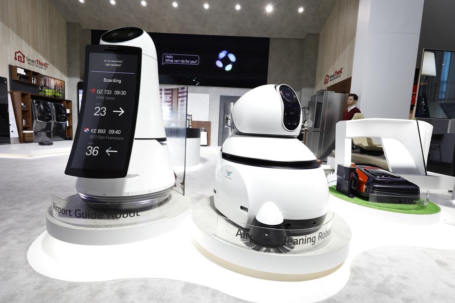 Roboter für verschiedene Anwendungen waren ein Trend auf der CES 2017 in Las Vegas. (Bild: LG Electronics)