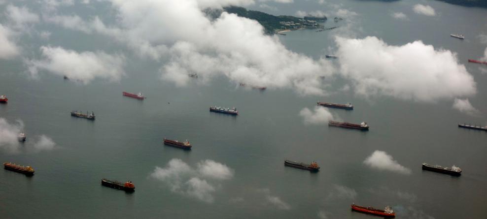Vor dem Panamakanal stauen sich die Containerschiffe (Bild: Wikipedia)