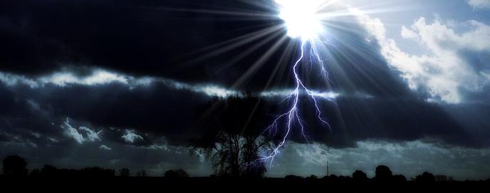 Wen die dunkle Bedrohung aus dem Ausland besonders trifft: diejenigen Onlinehändler, die auch schon mit der Konkurrenz im Inland hart zu kämpfen haben. (Bild: Mysticsartdesign/Pixabay) Wen die dunkle Bedrohung aus dem Ausland besonders trifft: diejenigen Onlinehändler, die auch schon mit der Konkurrenz im Inland hart zu kämpfen haben. (Bild: Mysticsartdesign/Pixabay)