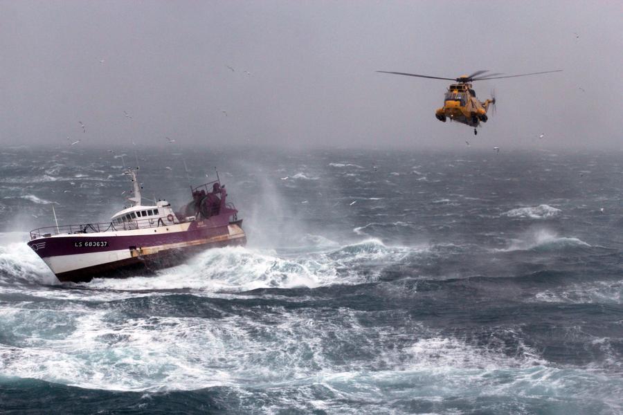 Klassische Unternehmen werden in der globalisierten Wirtschaft in immer schwerere See geraten, weil die Flut von hochspezialisierten kleinen und mittelstänschigen Anbietern ihnen zunehmend Probleme bereiten wird. (Bild: UK Ministry of Defense)