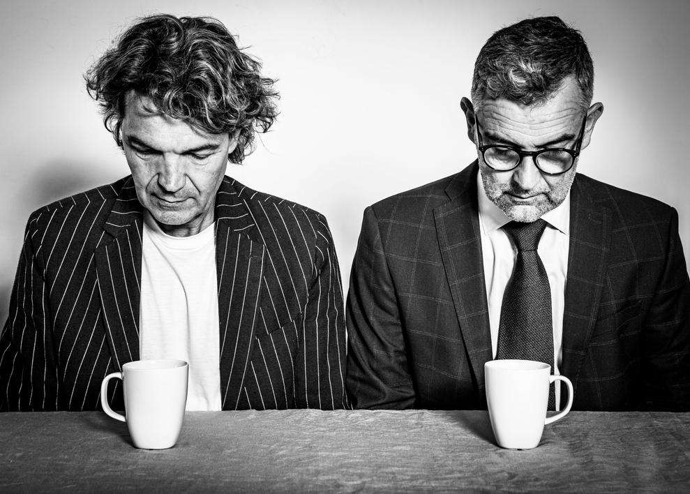 Die glckliche Conteam-Agenturfhrung: David Eichler (Gesellschafter, links), Frank Mller (geschftsfhrender Gesellschafter, rechts), Kaffetassen (voll, vorne) (Bild: Conteam)