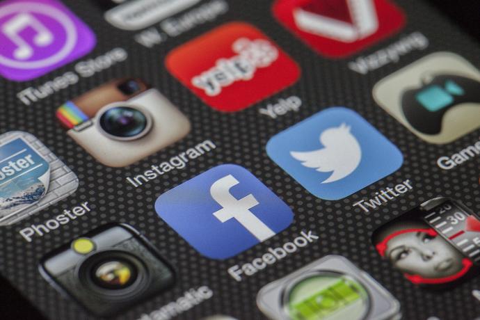 iBusiness hat untersucht, wie viel Geld Firmen für die eigene App kalkulieren müssen. (Bild: LoboStudioHamburg  /  Thomas Ulrich / Pixabay.com)
