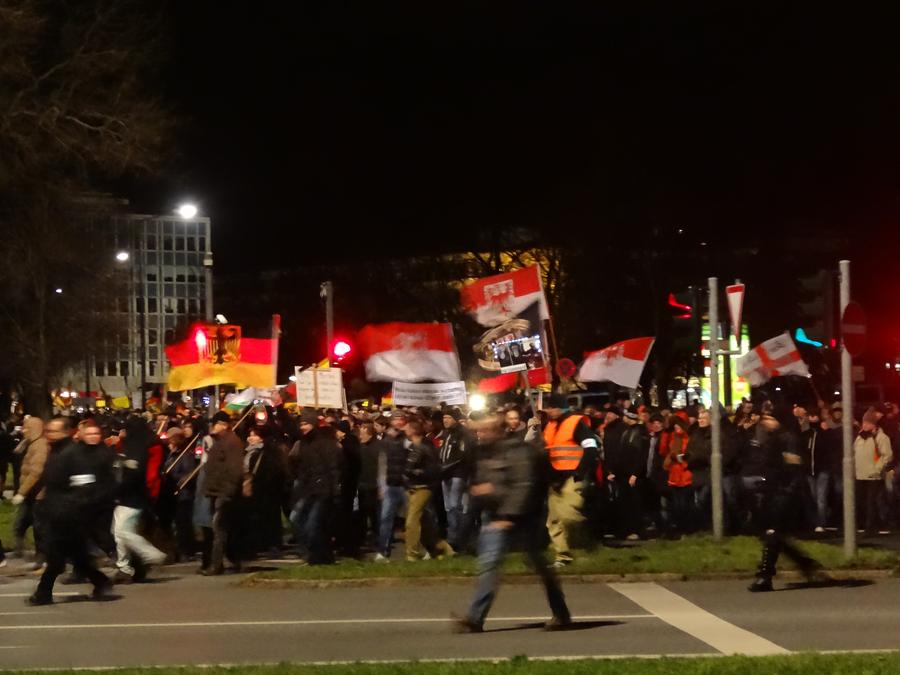 Rassistische Propaganda nimmt im Facebook-Stream zu - während der Social-Media-Riese zusieht (Kalispera Dell)