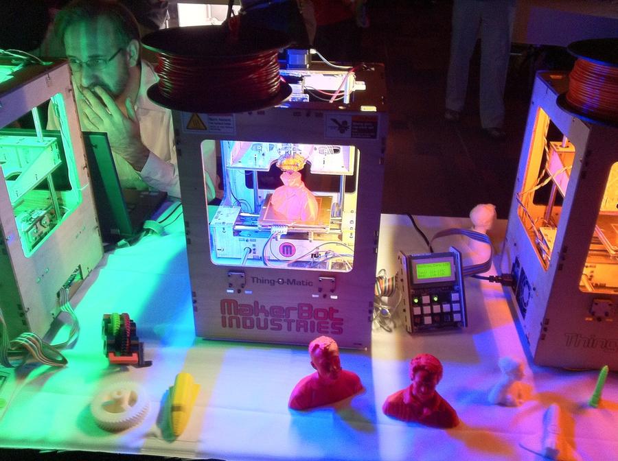 Ein 3D-Drucker in Aktion (Keepitsurreal Flickr)