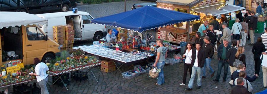 Während Offline-Marktplätze einen besonderen Flair haben, felht bei Online-Marktplätzen oftmals das Einkaufserlebnis. (Verena Gründel)