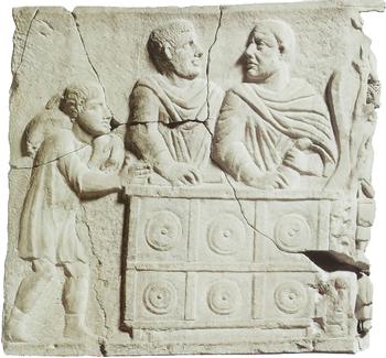 Während heute die Schalterhallen menschenleer und geldautomatenvollleer sind, war die (Bild: Römisches Relief)