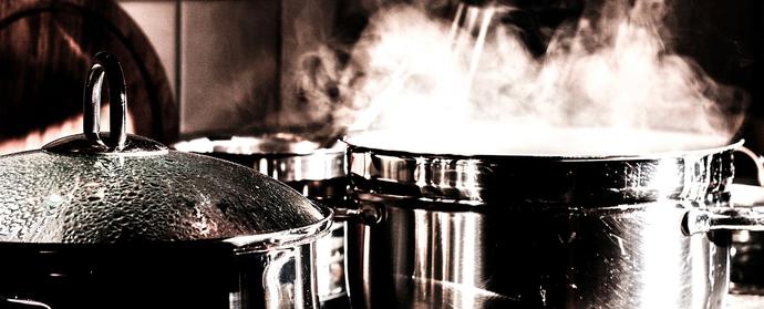 Weniges wird in der Interaktivbranche so hei gegessen, wie es Agenturen kochen. (Bild: Pixabay / CC0)