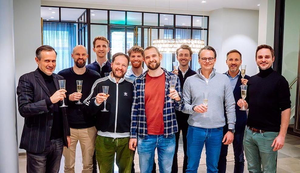 Mitarbeiter von Eshop Guide und Strix nach der Übernahme (Bild: Strix Group)