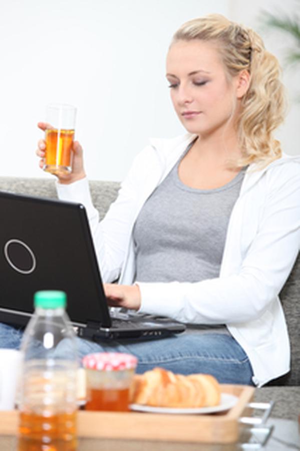 Das Glas des ITK-Onlinemarketings ist schon halbvoll (Mark Chambers/Aboutpixel.de)