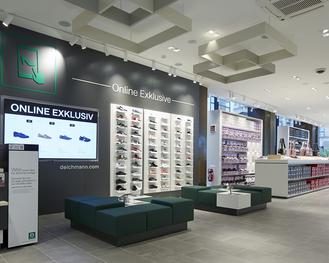 Die Flagship-Stores integrieren den Onlineshop ins Ladendesign (Deichmann)