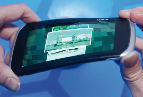 Lsst sich drehen und biegen - und darber steuern: Nokias Prototyp Kinectic Device (Bild: Nokia)