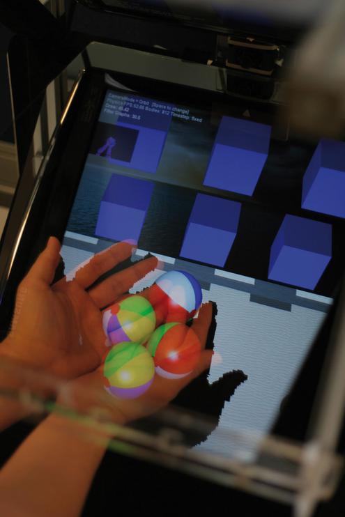 Holografische Bälle mit beeindruckender Physik: Der HoloDesk (Bild: Microsoft Research)