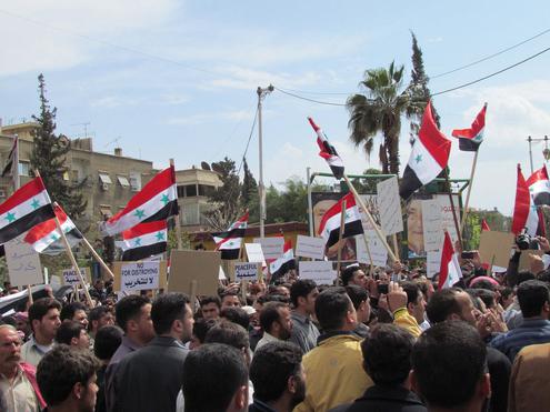 Demonstranten in Syrien: Hier war Facebook Tool der Revolution und Gegenrevolution (Bild: shamsnn/wikicommons CC_by)