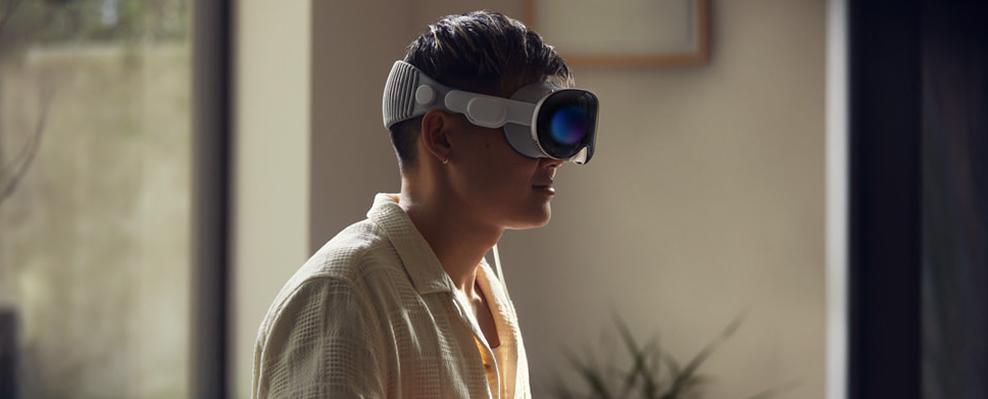Im Frhjahr 2024 bringt Apple seine VR-Brille in den Handel. Live-Erlebnisse wie im Stadion werden erwartet. (Bild: Apple)