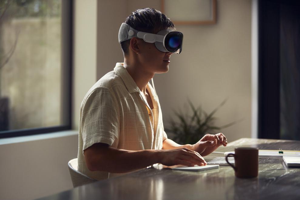 Diese Datenbrille wird von Apple als der &#34;erste räumliche Computer&#34; angepriesen (Bild: Apple)