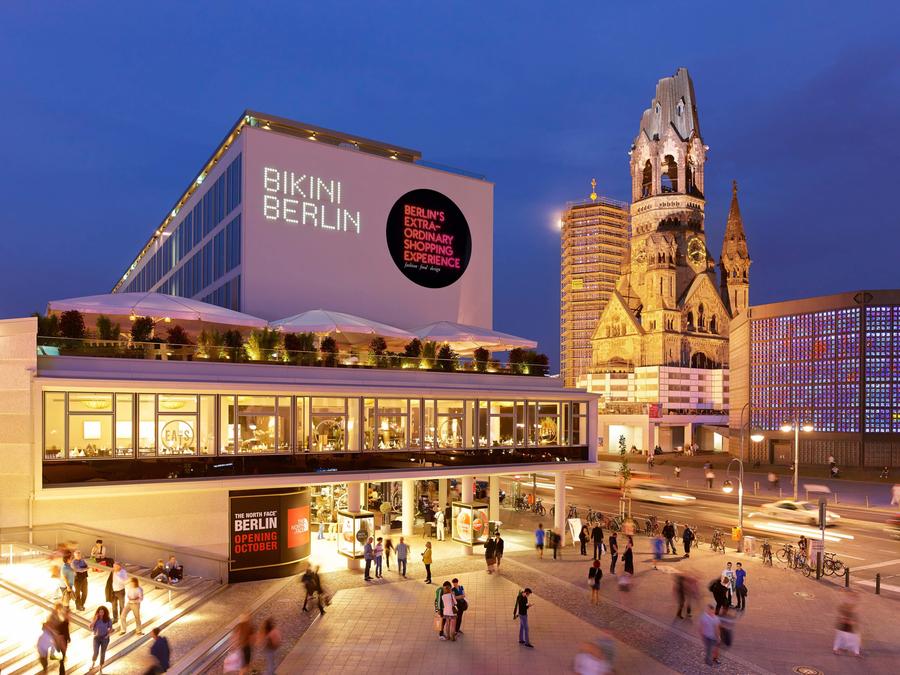 In der Concept Mall im Shoppingcenter Bikini, Berlin gibt es aktuell ca. 50 Mieter in Festmietflächen und 12 Boxes Mieter (Bikini Berlin)