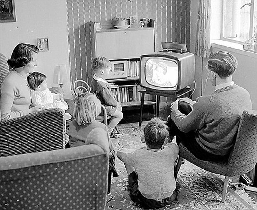 Nicht nur der Katalog erfährt eine Neubelebung. Auch TV-Werbung ist in Onlinezeiten alles andere als überholt. (Paul Townsend)