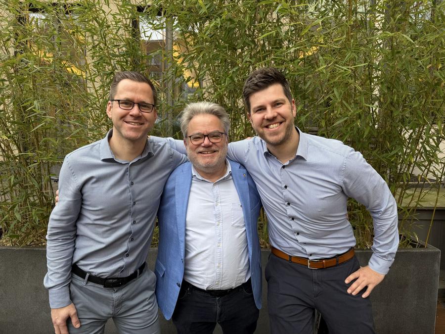Marcel Böttcher (l.) und Joris Schoor (r.) von Be Bold mit Felix Binsack, Time to Act (Mitte) (Bild: TTA)