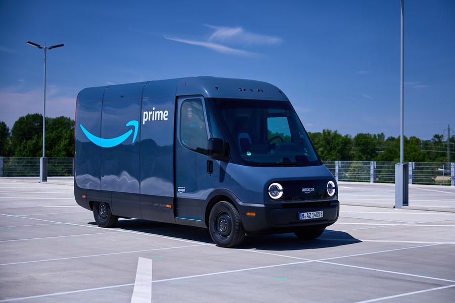 Fahren Lieferfahrzeuge von Amazon künftig auch für Nicht-Marktplatzhändler durch Deutschland? (Bild: Rivian)