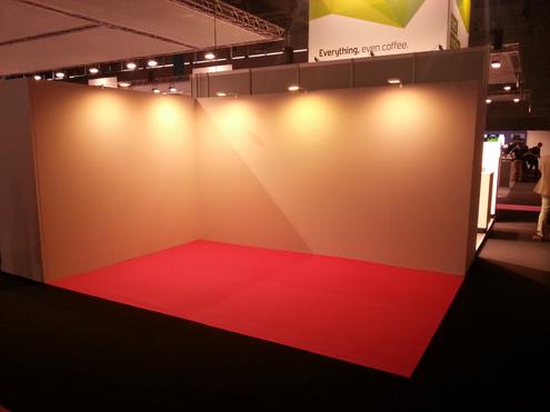 Wo ist er hin? War das verwaiste Etwas auf der Dmexco vielleicht der Peace-Stand? (Bild: Sebastian Halm)