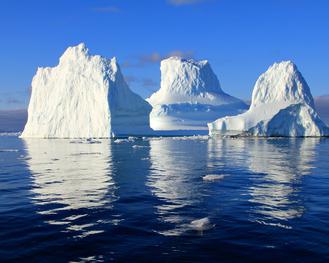 Top-Stimmung auf der Titanic:  Wie eine zutiefst mit sich selbst zufriedene Branche mit Volldampf auf den Konsolidierungs-Eisberg zusteuert (Lurens/ Pixabay)