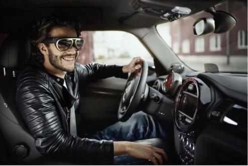 So stellt sich BMW das Zukunftsbild der intelligenten Vernetzung im Auto vor (Bild: BMW)