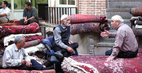 Ein Teppich-Bazar in Teheran: Iran plant mglichst stark zu kontrollieren, was seine Brger online treiben. (Bild: Fulvio)