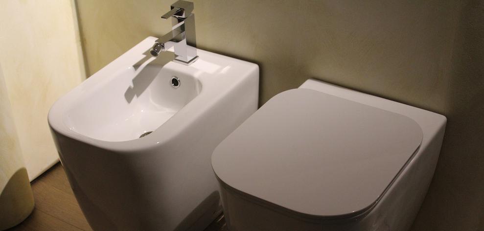 Smartphone beim Toilettengang - besonders dieser Tage ein Griff ins Klo (Bild: Stefano Ferrario/Pixabay) Smartphone beim Toilettengang - besonders dieser Tage ein Griff ins Klo (Bild: Stefano Ferrario/Pixabay)