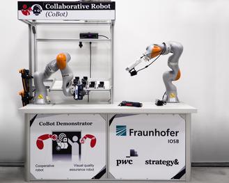 Mit dem CoBot - Collaborative Robot - demonstriert das Fraunhofer IOSB in Kooperation mit PWC strategy& ein innovatives KI-basiertes Montageassistenzsystem, bei dem Roboter und Menschen kollaborativ in der manuellen Montage zusammenarbeiten.  Das Assistenzsystem vereint modernste KI-Methoden maschinellen Lernens, um die Mglichkeiten einer intuitiven, werkerzentrierten und effizienten Montageassistenz darzustellen, das intelligent auf die Werkenden und deren Ttigkeiten reagieren und sich an sie anpassen kann. (https://www.iosb.fraunhofer.de/)