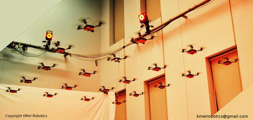 In Formation fliegende Nano-Quadrotoren der Universitt Pennsylvania (Bild: GRASP Lab)
