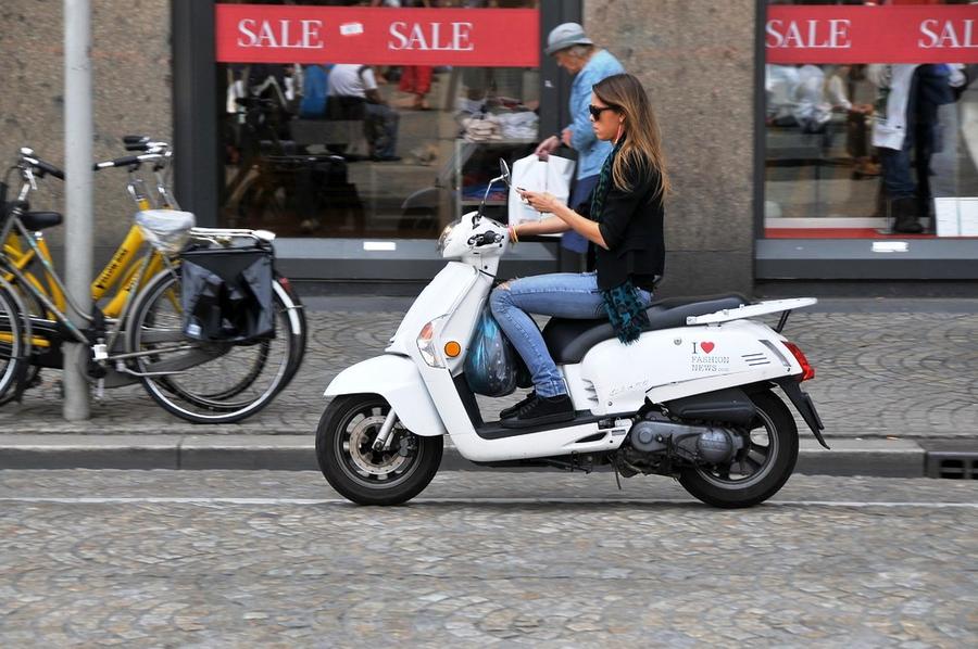 10 Tipps, damit Ihre Kunden beim Mobile-Shoppen keinen Unfall bauen (Bild: FaceMePLS/Flickr)