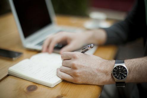 Ein Reporter der Bild sah sich in seinem Ansehen verletzt und lie Ergebnisse lschen. (Bild: Unsplash Pixabay)