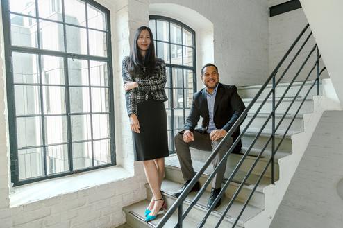 Fiona Kao, Leiterin der Ogilvy China Brand Practice fr Europa, und Simon Usifo, Chief Deliver Officer von Ogilvy Deutschland (Bild: Ogilvy Deutschland)
