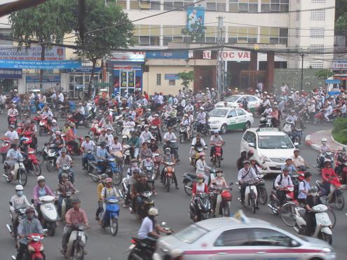 Schätzungsweise zwei Millionen Mopeds gibt es in der aufstrebenden vietnamesischen Metropole Ho-Chi-Minh-Stadt (Bild: tomtomtom)