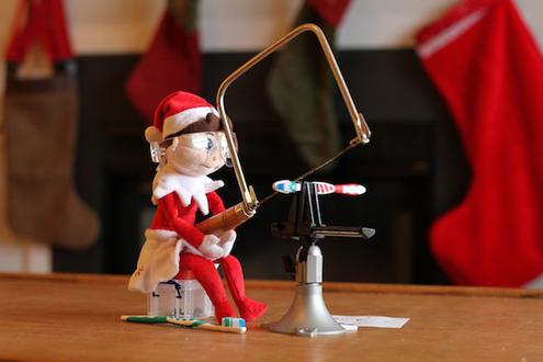 Damit alles noch rechtzeitig vorm Fest fertig wird, mssen sich die Weihnachtselfen ranhalten. (Bild:  Jeff/Flickr)