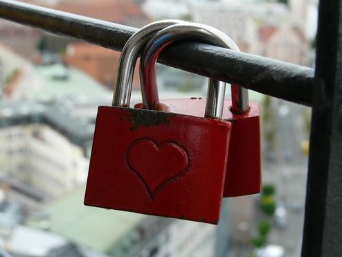Zugeneigte Verbundenheit ist die Zukunft - die Zwangssysteme der Walled Gardens werden harte Zeiten erleben, der Verbraucher emanzipiert sich (Bild: Pixabay / Public Domain) Zugeneigte Verbundenheit ist die Zukunft - die Zwangssysteme der Walled Gardens werden harte Zeiten erleben, der Verbraucher emanzipiert sich (Bild: Pixabay / Public Domain)