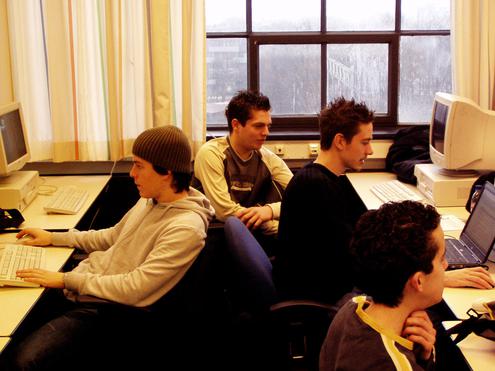 Informatik soll Pflichtfach werden, finden die meisten Deutschen (Bild: SXC.hu/Kelvin Vroegop) Informatik soll Pflichtfach werden, finden die meisten Deutschen (Bild: SXC.hu/Kelvin Vroegop)